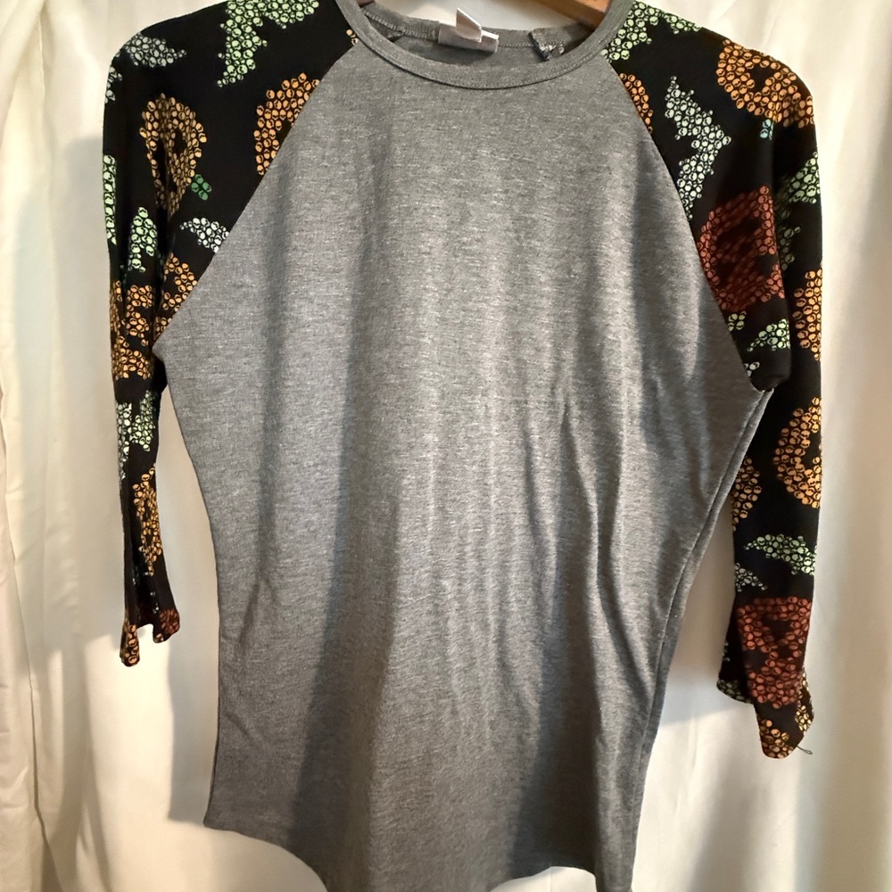LulaRoe‎ Gray XS Top 3/4 sleeve #HalloweenVibe
